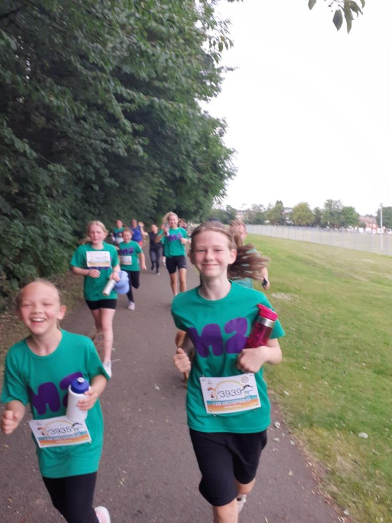 DaneRoydSchool's tweet photo. @DaneRoydSchool #MiniMermaids @parkrunUK https://t.co/1gl6YLR3ia