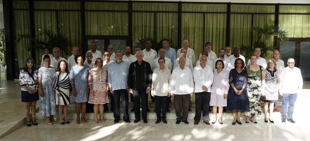 Participamos en la Ceremonia de Juramento de los nuevos Jefes de Misión designados en el servicio exterior. A todos nuestra felicitación y reconocimiento por las nuevas tareas que les han sido encomendadas. En ellos va la voz de #Cuba. Gran responsabilidad asumen.