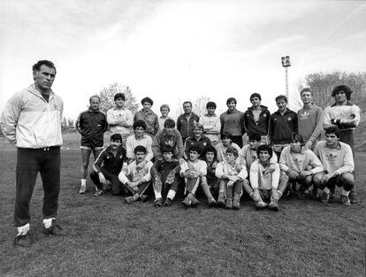 inakibustos's tweet photo. Amancio con el mejor Castilla de la historia Campeón 83/84.
Foto del Maestro @RaulCancio2 
#HalaCastilla https://t.co/8jZk3ggyLi