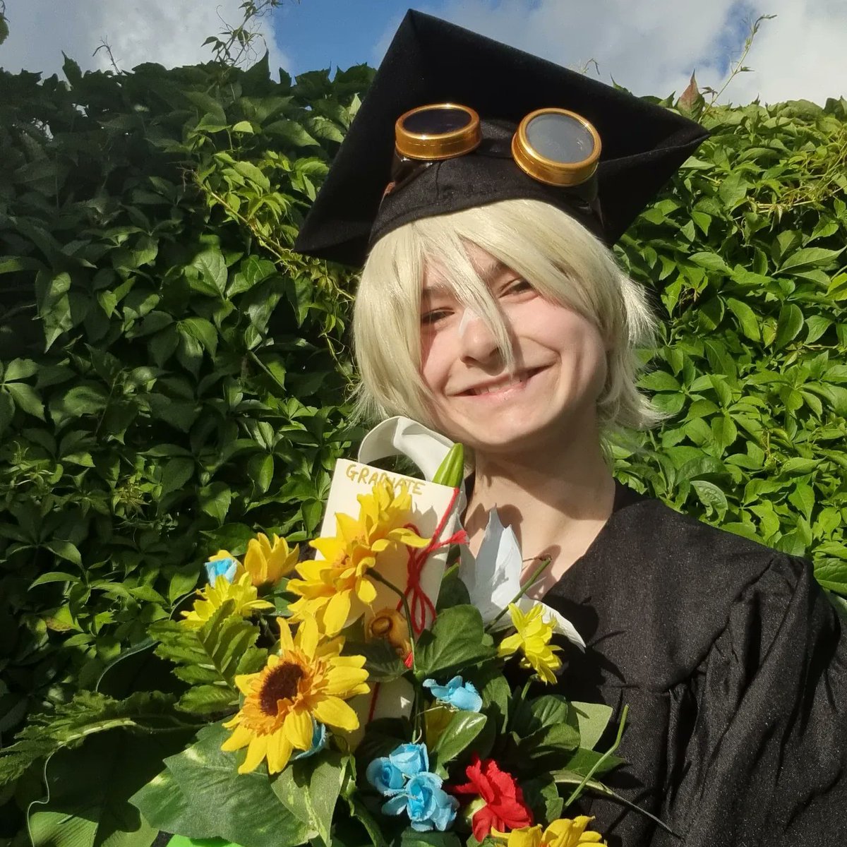 CochCap's tweet photo. Guess who Graduated!!
#Graduate #Graduation #GraduationPicture #GraduationGown #GenshinCosplay #GenshinCosplayer #BennettCosplay #CapAndGown #ScenicConstruction #ScenicPainte #ScenicArtist #TheatreScenery #ScenicArt #SetBuilding #PropMaker #Prop #Props #PropMaking #PropWorkshop https://t.co/YT9DU897TM