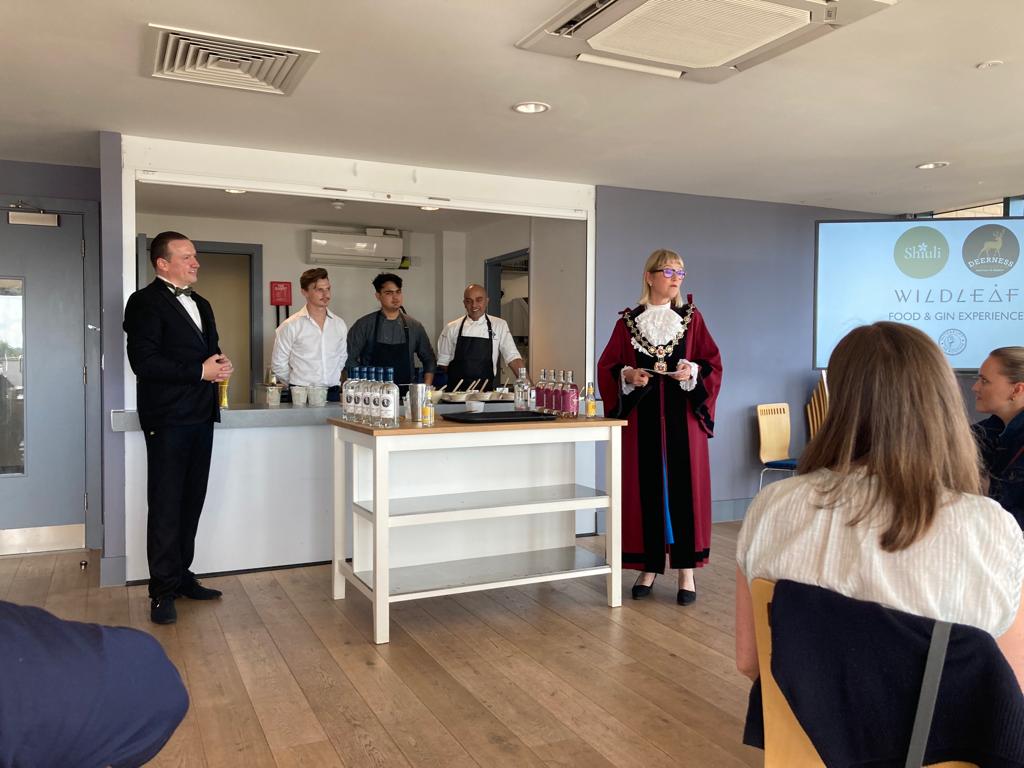 i_t_routine's tweet photo. Thank you so much to @Gareth_Roberts_ & deputy @LBRUTMayor Sacks for supporting #GinChronicles on Thursday night. With @deer_distillery, #wildleafdrinks and Chef Alfred, Rhys & Akash from #Shiuli restaurant, we raised over Β£500 for @TrafalgarSchPTA @StJamesCPS & @OmniaTwickenham! https://t.co/PeT2maP6wT