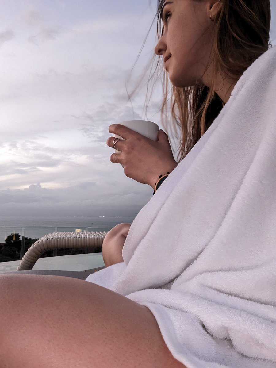 The resort remembers me in 2 ways:

 •  lady that never finishes food ( they even remembered my name and room nr) 😅
• she's always cold but staying in the rain 😅