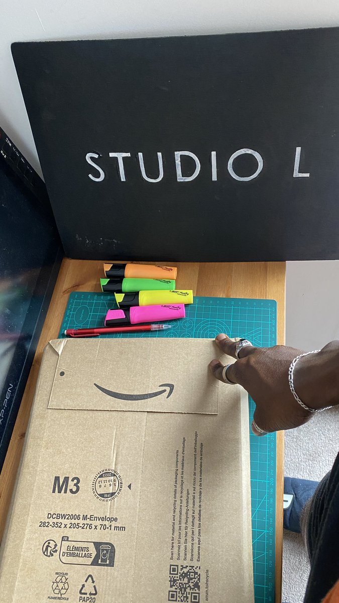 Lawyartist's tweet image. I CAN’T BELIEVE MY #AcrossTheSpiderVerse book is finally here. ✨✨✨

Been waiting for it since I saw the movie. 

I need to break everything down and understand their choices.

Cheeky Miles type sticker in the last frame

#StudioL #Lawyartist