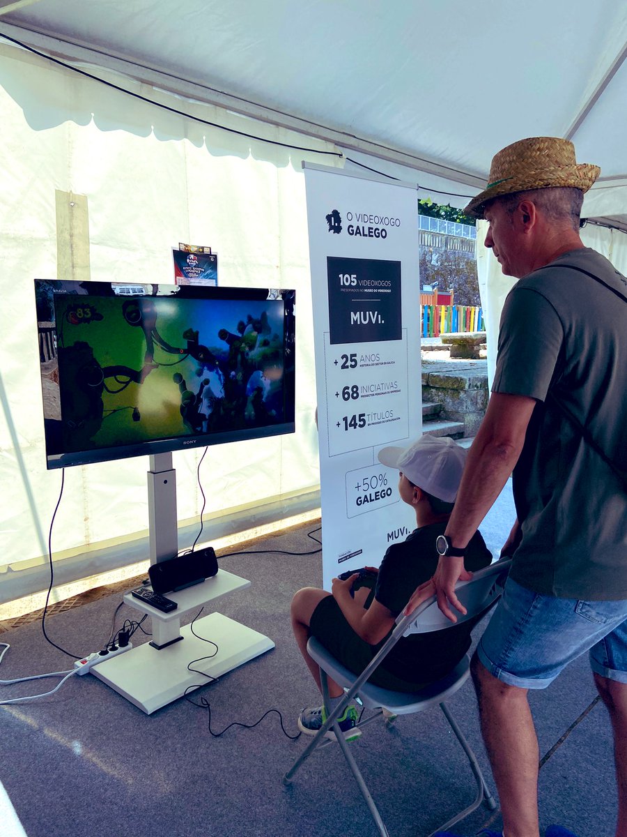 MuseoVideoxogo's tweet photo. Ademais da apertura habitual en #Cangas, hoxe o #MUVI está na #RianxoGamingExperience no @concellorianxo, facendo #divulgación sobre a #historia do #videoxogo galego, e o bo uso dos videoxogos con titulos educativos.
Achegádevos! 👍🏼😉
#cultura #museo #boUso @ConcelloCangas https://t.co/6nzaWMhY4k