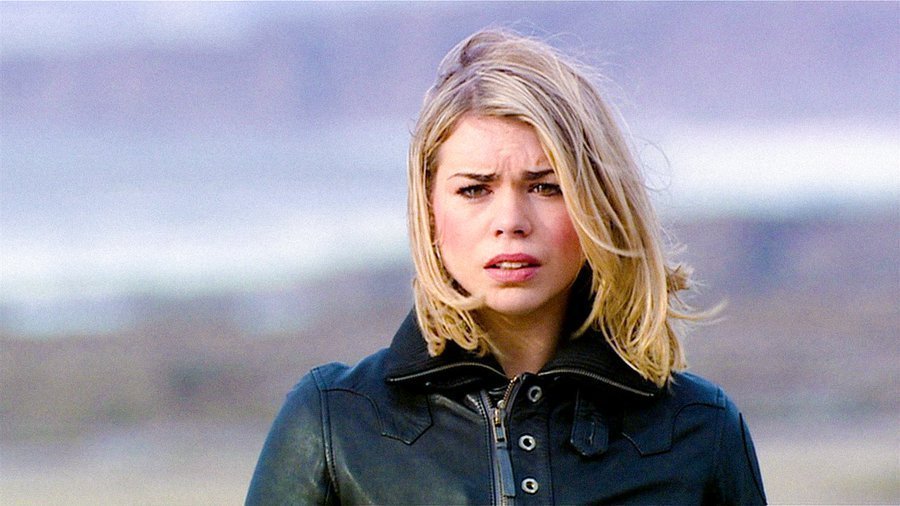 memoriesdw's tweet photo. 17 years ago today, the doctor burnt up a sun just to say goodbye to rose in doomsday. https://t.co/HqKw38lzv9