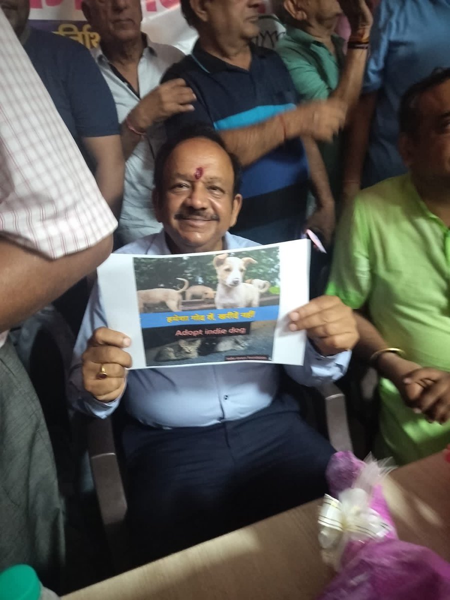 tarana2510's tweet photo. @AmbikaShukla15 @north_mcd @RajaiqbalSingh3 @Sydusm @kannammaraman @Rjkartik @ShyamNBT @WSDIndia @dodo @Sujmooknayak @ItsMadhuriJain @MaltiGupta777 @dubeyavishek @Sood_Chris @Anshul_AAgarwal @sushmadate @MahimaJalan2 @MCD_Delhi @abhi_bol @joedelhi @pragyajha2391 @SunjayJK @SENTHILSSK1982 @NDNS_HQ @MNCDFbombay @_MohitChauhan @SurajSDubey_ @thrishul @kulgauravverma @Libertarian196 @NARGISB75145697 @mamtadevi8742 @PoonamBagri19 BJP leader&amp;former Union Minister DrHarshvardhan @DrHVoffice inaugurates dog park in Pitampura,Delhi&amp; expresses support for CommunityDogs.
Agrees that Feeding CommunityDogs is the key to success of ABCProg
We support such Enlightened Statesmen
CC @dpdpdpdilip @mohak_kohli @dilchsp https://t.co/FH5ZJeOihp