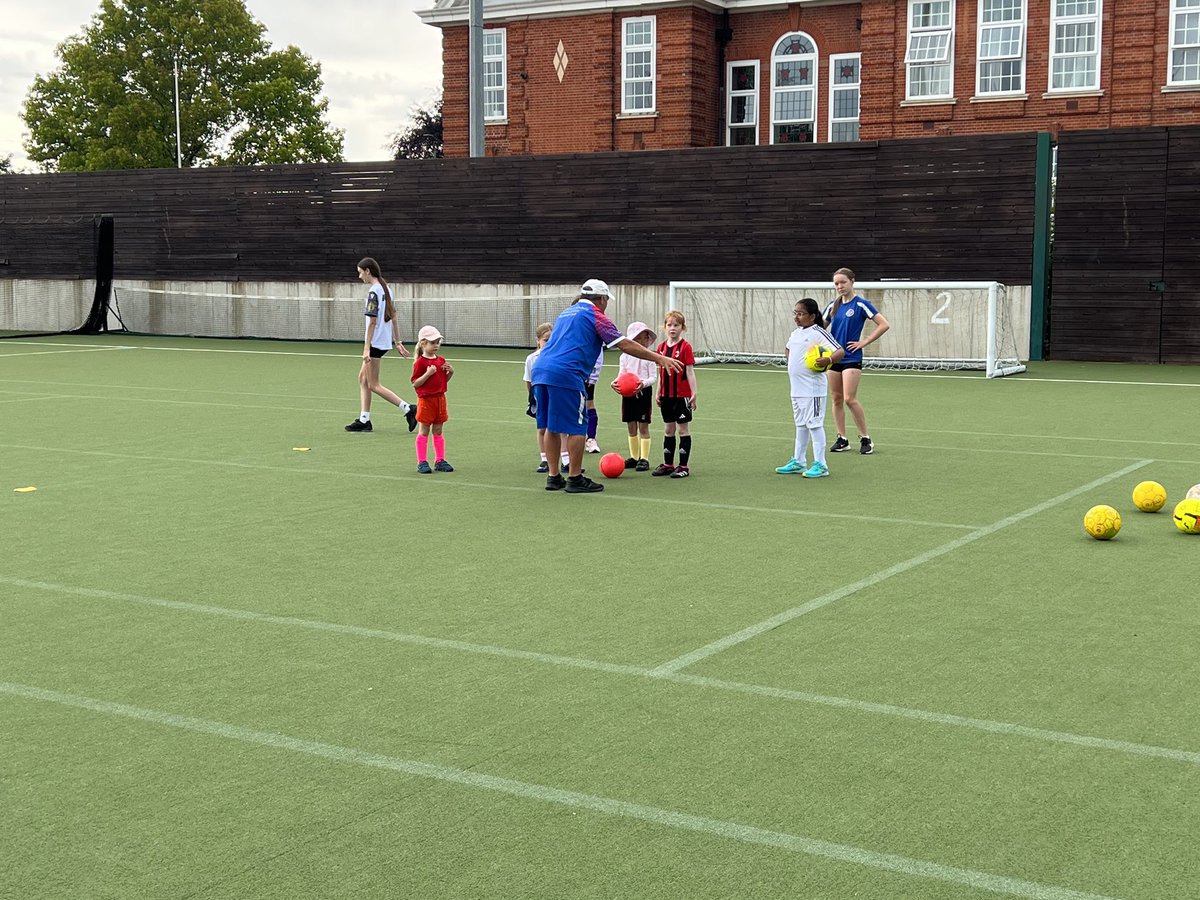 Our u14 manager taking some time to come and lend a hand at our weekly run football school.  If you like to come along and join in please get in touch. ⚽️ 👧