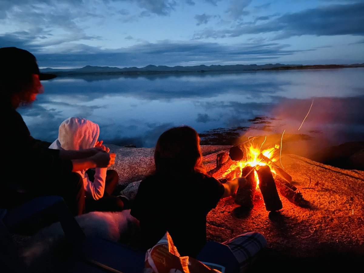 valene_roach's tweet image. Weiner roasts and a fire on the water… summer has arrived at Big Barsway! #Burgeo #summerliving @NLtweets @EddieSheerr @weathernetwork