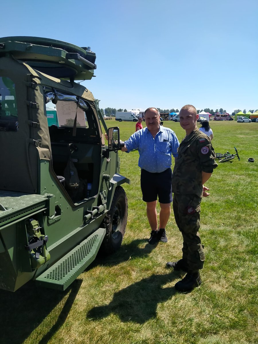 WCR_NowyTarg's tweet photo. ✅ Dzień dobry Miasto Nowy Targ 
✅ Dzisiaj znajdziecie nas na #EPNT gdzie trwa XII Nowotarski Piknik Lotniczy ✈️
◾◾◾
@ZolnierzRP @MON_GOV_PL https://t.co/TKTQkHFjtT