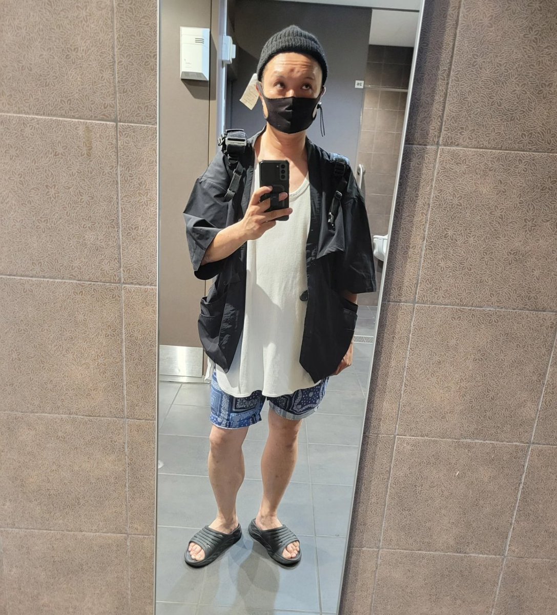 kusoyaro0812's tweet photo. 今日のクツ野郎
〜夏はポケット少なくなるから、最近コレばっかり着ちゃうヲジさん 編〜
#アメリカンラグシー #OCTOGAMBOL #GU #gramicci #バンダナ #HOKAONEONE #PORTER #B印 #古着 #古着好きな人と繋がりたい #スニーカー好きな人と繋がりたい #ハードオフ公式アンバサダー #ハードオフファミリー https://t.co/TvASXkmPtw