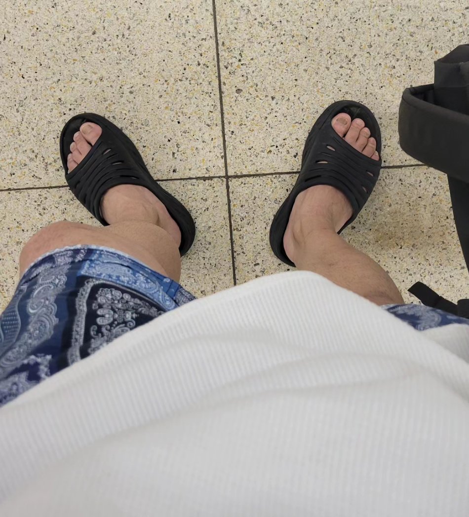 kusoyaro0812's tweet photo. 今日のクツ野郎
〜夏はポケット少なくなるから、最近コレばっかり着ちゃうヲジさん 編〜
#アメリカンラグシー #OCTOGAMBOL #GU #gramicci #バンダナ #HOKAONEONE #PORTER #B印 #古着 #古着好きな人と繋がりたい #スニーカー好きな人と繋がりたい #ハードオフ公式アンバサダー #ハードオフファミリー https://t.co/TvASXkmPtw