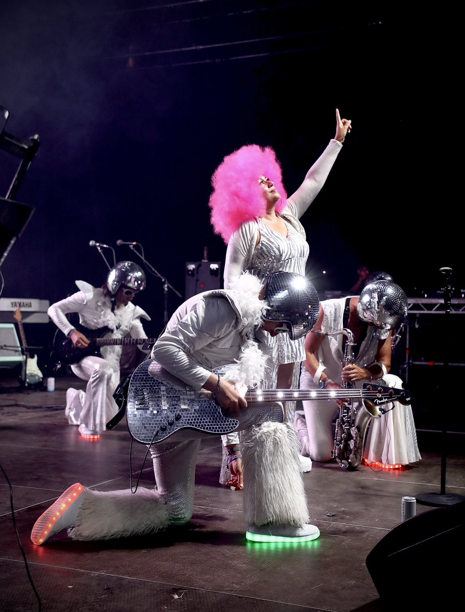 MissDiscoUK's tweet photo. A massive THANK YOU to the absolutely incredible F1 crowd at Silverstone Woodlands last night! It really was one of the best gigs we’ve ever played. Until next time… x
💃🏽🏎️🏁🕺🏻🍸🙌
#missdisco #silverstonewoodlands
#F1 #bestcrowd #disco #party
(📸 Martin Porter) https://t.co/QM5pp53CXM