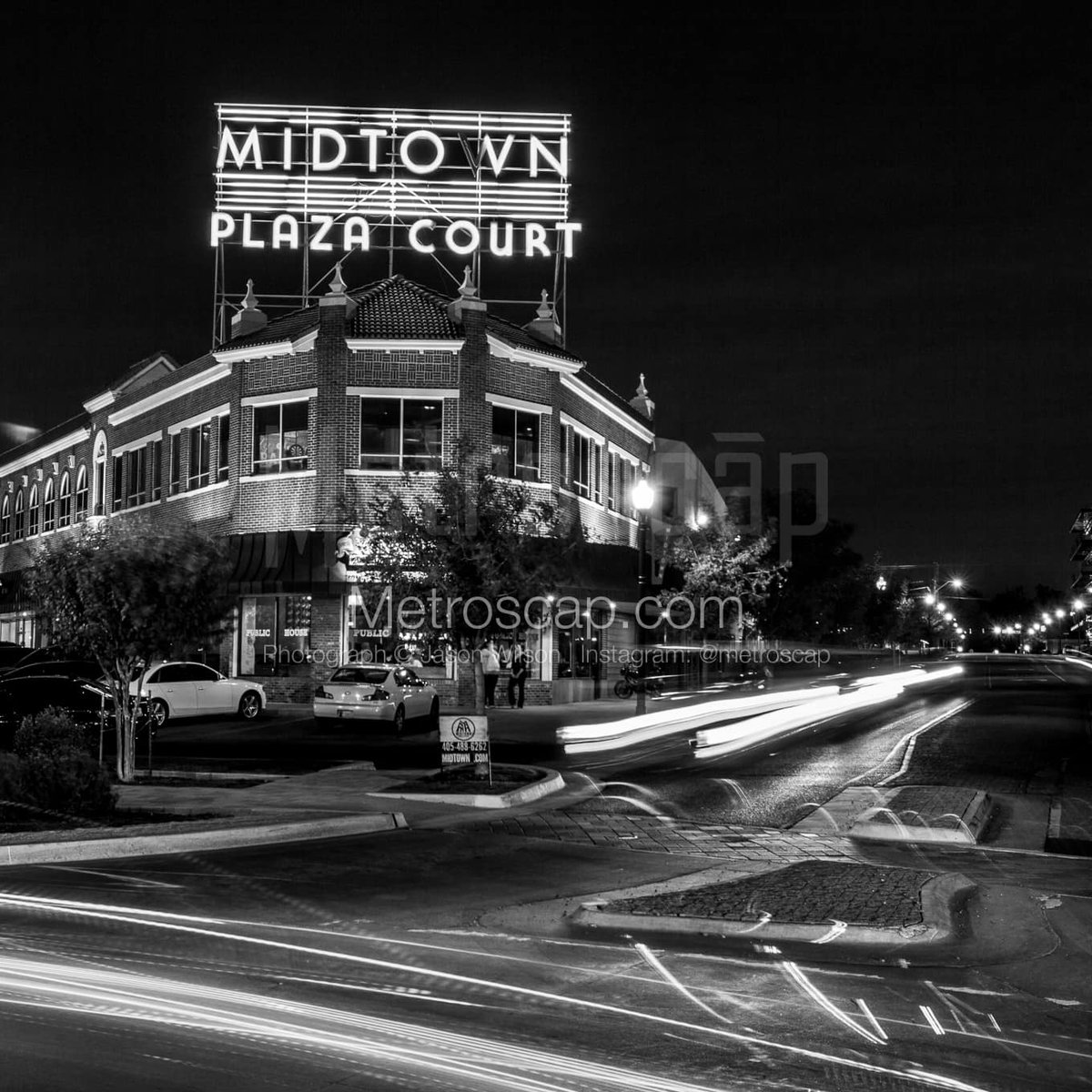 Oklahoma City photographs Black & White: Midtown Plaza Court in Oklahoma City #okc #oklahomacity #oklahoma #downtownokc ##myoklahoma #okie #visitokc #seeokc #BlackWhite | metroscap.com/oklahoma-city-…