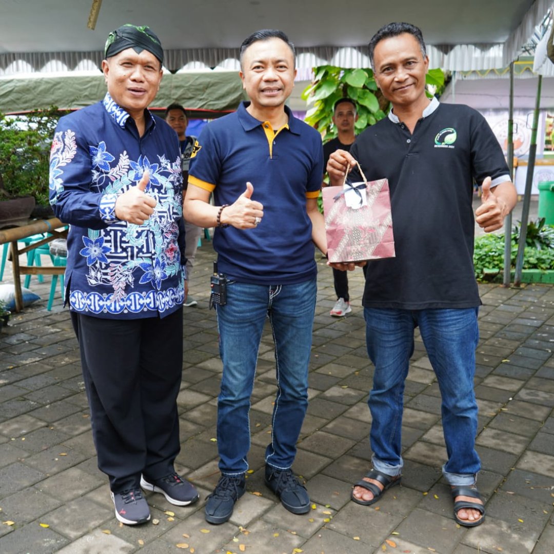 pemkab_blitar's tweet photo. supaya antusias masyarakat semakin baik, sehingga bisa mendongkrak perekonomian masyarakat.

#umkmkabblitar 
#majubersama 
#sejahterabersama 
#pemkabblitar https://t.co/0Yl6JcUAjm
