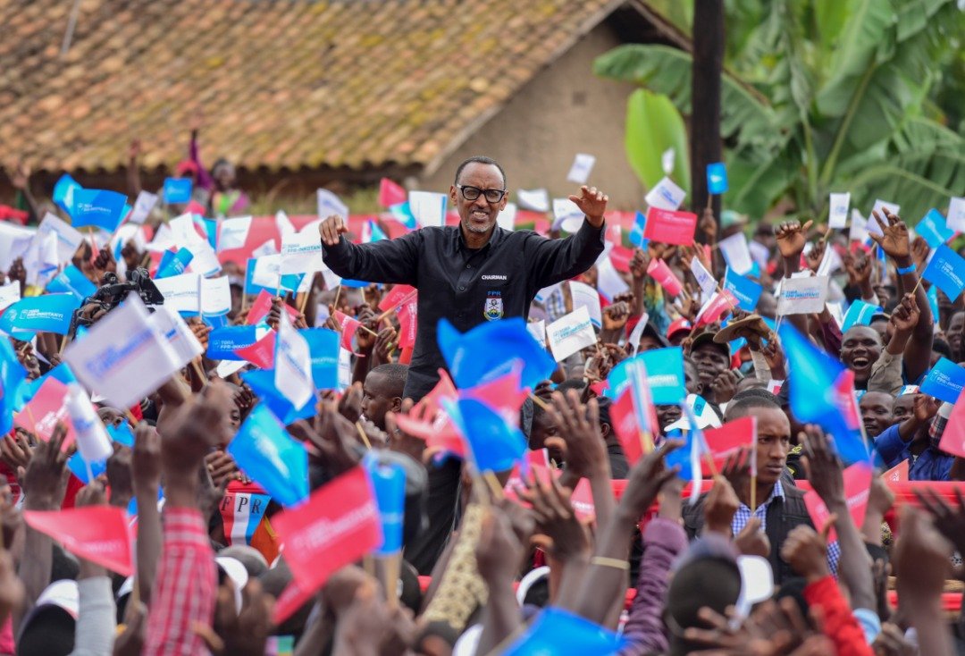 gateraalpha12's tweet photo. Urubyiruko ubu rwujuje imyaka 29 bahamyako umuyobozi bazi ari @PaulKagame kandi ko baganiriye n'abakuru bagasobanukirwako aribwo bwambere mu mateka abanyarwanda bamaze imyaka 29 baryama bagasinzira, umuntu akava mu karere akajya mu kandi nta rupapuro rw'inzira asabwe.

Thread 1 https://t.co/dJ2paQ5Y1o