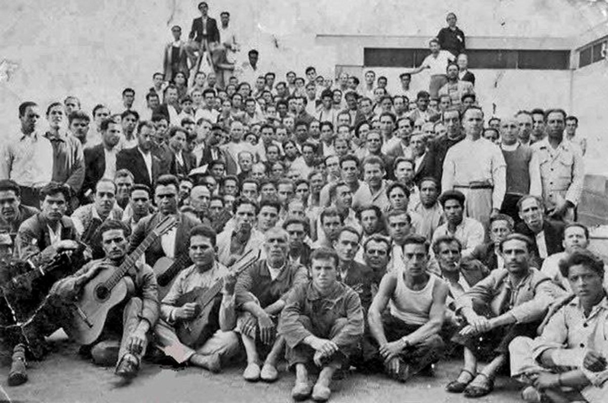 GusLorH's tweet photo. @Humordemorgan Esperemos que no nos pase  como a mi abuelo,( que por hablar de política, no la del Régimen) y nos lleven a un campo de concentración como el de Gando, La Isleta o Tefia https://t.co/JdcRrBpntF