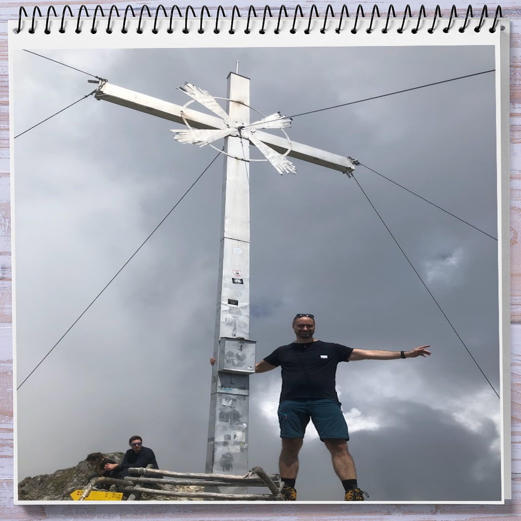 tomdcb's tweet photo. Eigentlich sollte es vor ein paar Wochen eine entspannte Route werden. Zugegeben ein paar #Caches lagen auch auf dem Weg. Doch so war das nicht geplant. 😱 
Trotzdem war es ein toller Tag von #Garmisch-Partenkirchen mit tollen Ausblicken bis hinauf zum #Gipfel des #Kramerspitz. https://t.co/eTkL2yTOmM