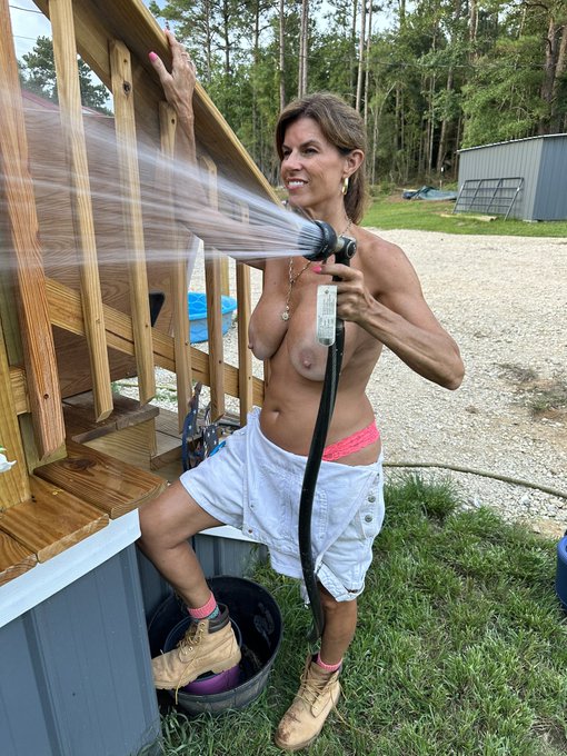 Watering my flower with a big black hose. #themaryburke https://t.co/9qhBIDjLmV<a href="/tag/themaryburke"class="tags">#themaryburke</a>