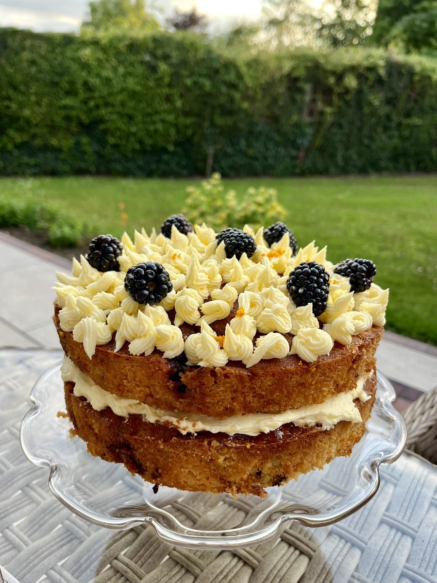 helengibson1's tweet photo. Definitely worth the kitchen time for this baking triumph..!
Truly scrumptious & all round winner with everyone..! π°π
#BlackberryAndOrangeCake #CakeBaking #SoulFood #SummerBakes #AfternoonTea #GardenParty #PieceOfCake #RecipeForLife #SummerTreats #YorkshireLife #WeekendVibes https://t.co/zoXMsNciUr