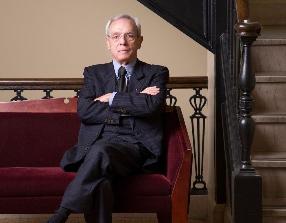 #UnDiaComoHoy
El gobierno español concedió el ingreso, en la Orden Civil de Alfonso X el Sabio, al Historiador de la Ciudad de #LaHabana, Eusebio Leal  Spengler, quien ha sido condecorado en la categoría de Gran Cruz por Real Decreto del 8 de julio.

#DeZurdaTeam