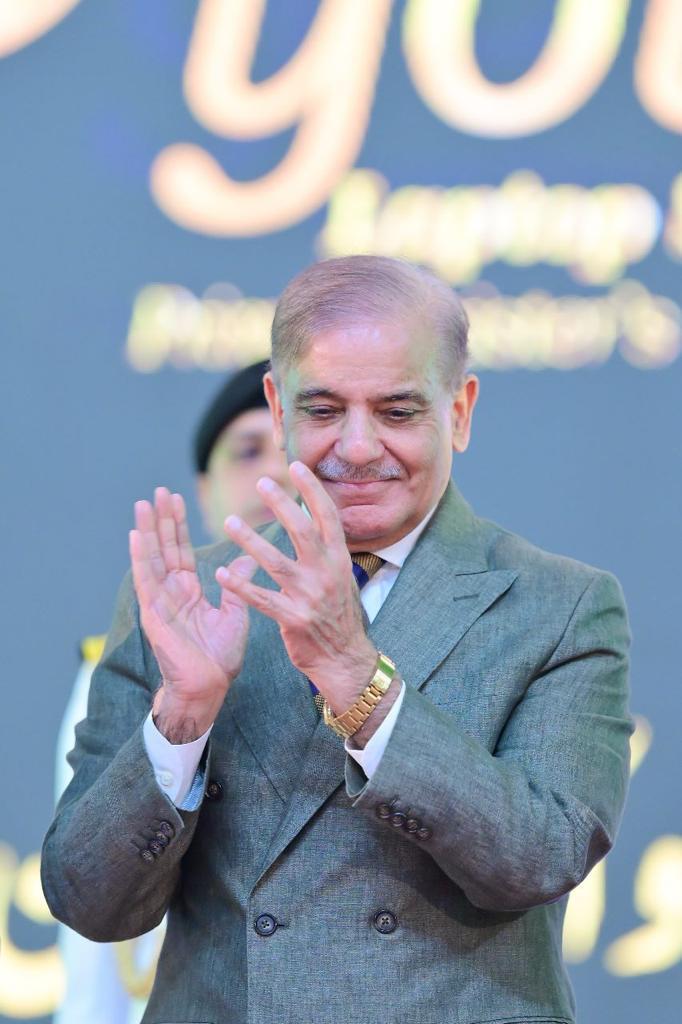 پوری قوم وزیراعظم محترم میاں محمد شہباز شریف صاحب کے ساتھ کھڑی ہیں ۔اتنا ریٹویٹ کرو کے یوتھیوں کے دل جل جائیں شکریہ ❤️