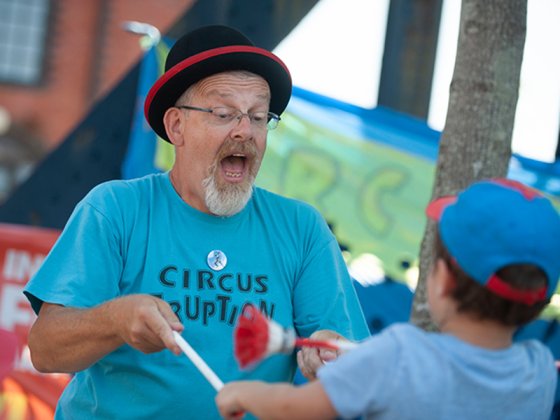 Looking to get your juggle on? 🤹🤹🤹🤹 @CircusEruption will now be hosting their workshop in the Dylan Thomas Square from 1:20pm; so there's still plenty of time to make your way down and hone your circus skills! #DanceDays23