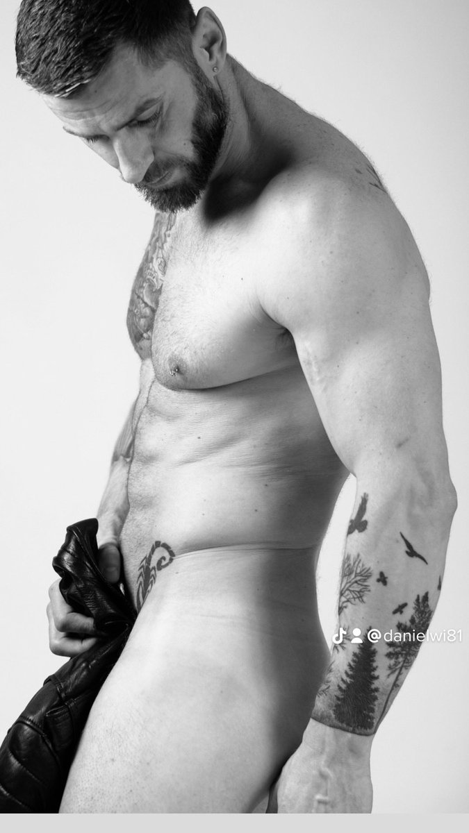 #gaymen #naked #musclecar