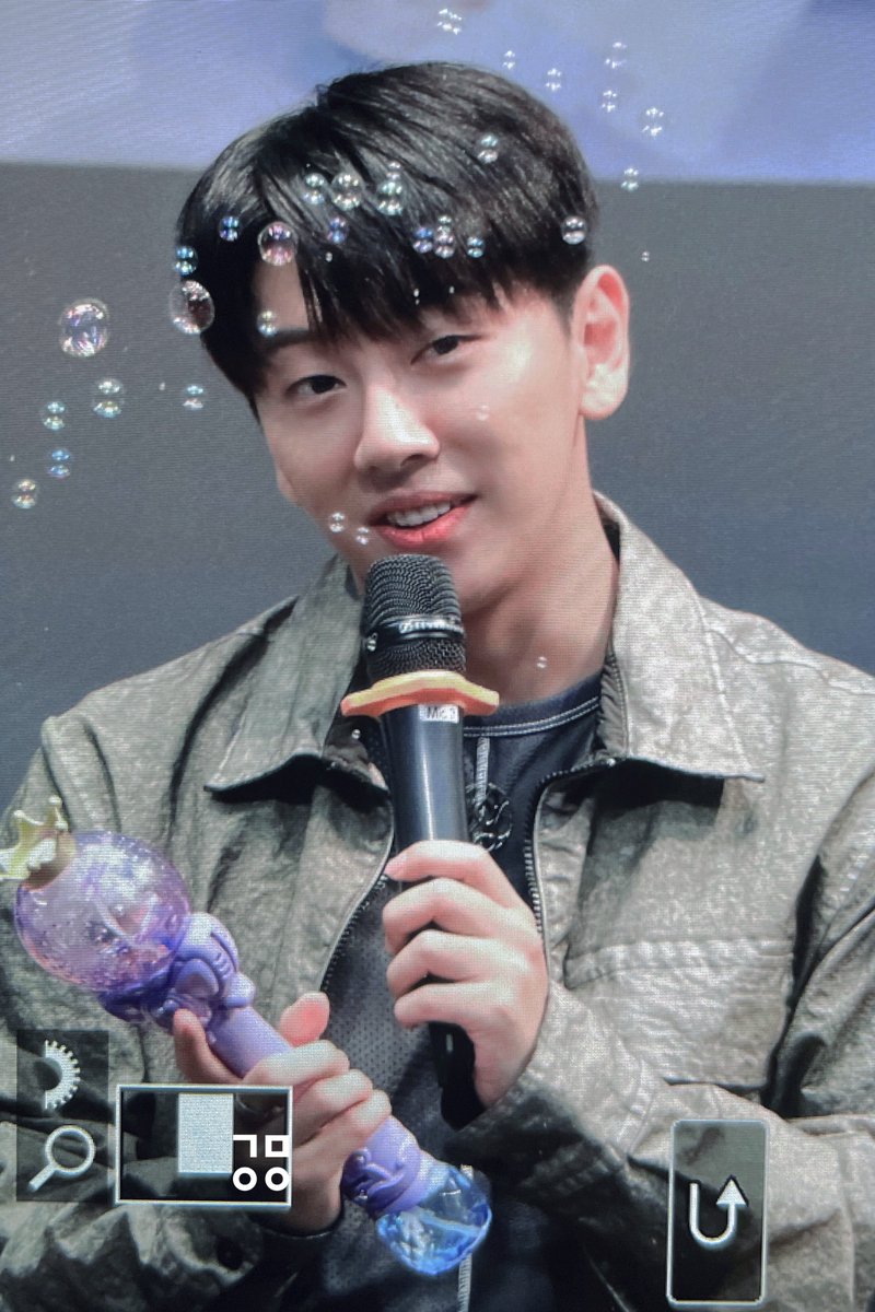 kidmonster1015's tweet photo. 230708 엠비셔스 팬싸인회 

𝗽𝗿𝗲𝘃𝗶𝗲𝘄 ✧

동글동글 내 방울~🫧

#노태현 #ROHTAEHYUN
#엠비셔스 #MBITIOUS https://t.co/wx5IZBJER0