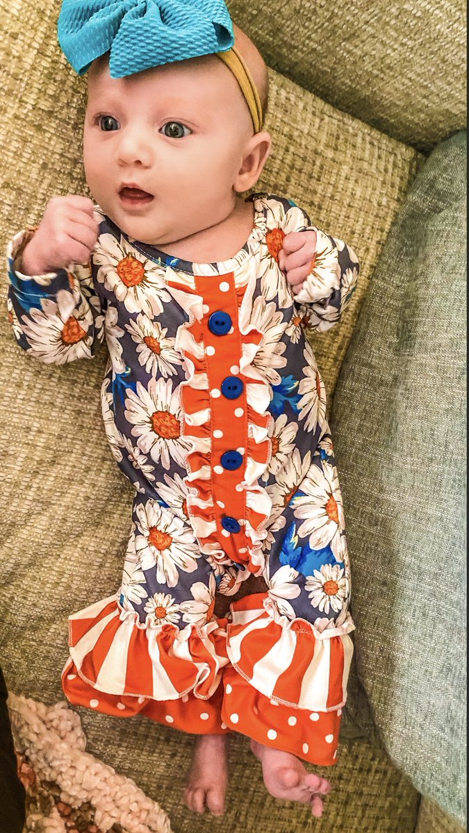 taybob21's tweet photo. My little twin https://t.co/3nHjOYvZqL