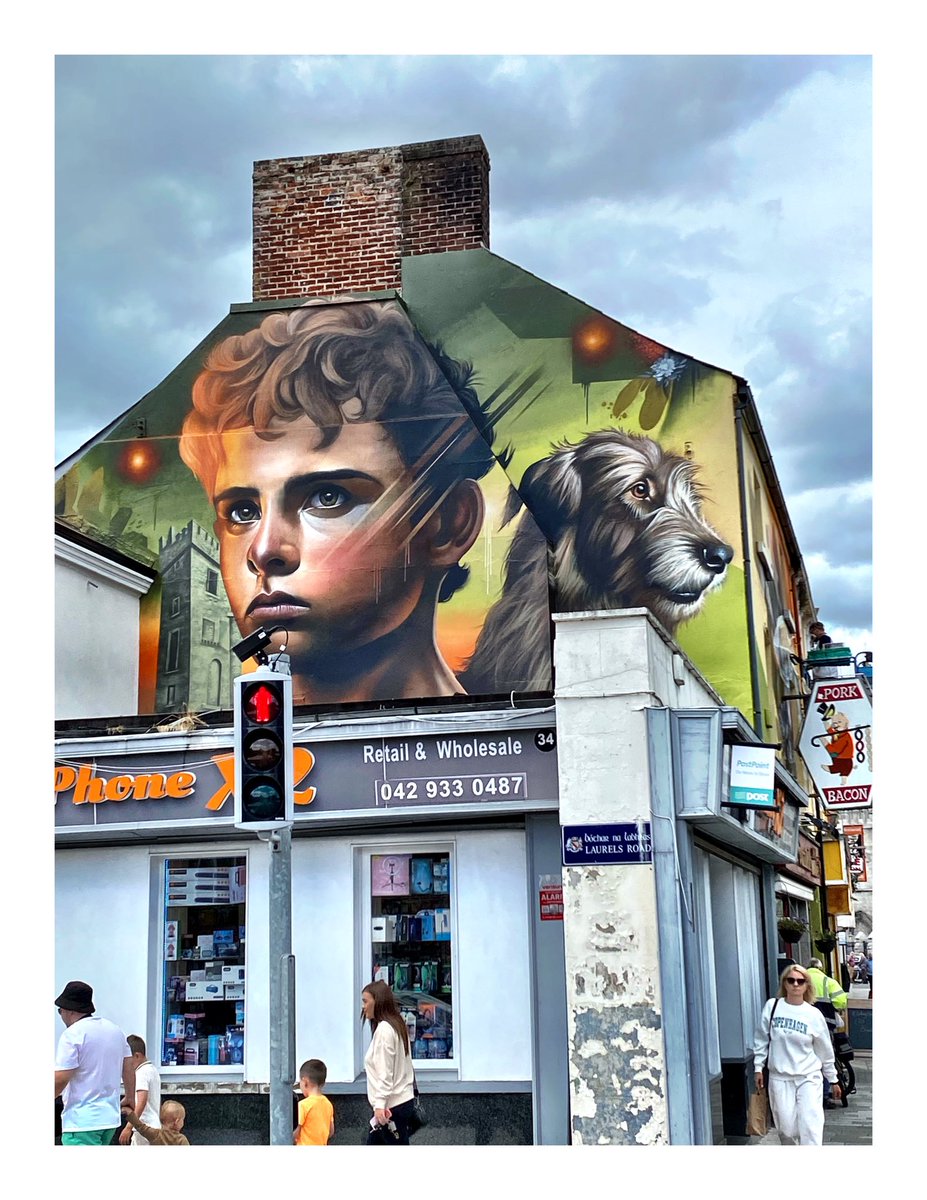 chrisjgore's tweet photo. new murals in da town #streetart #graffiti #happyeyes https://t.co/YnFqCsQ7N3