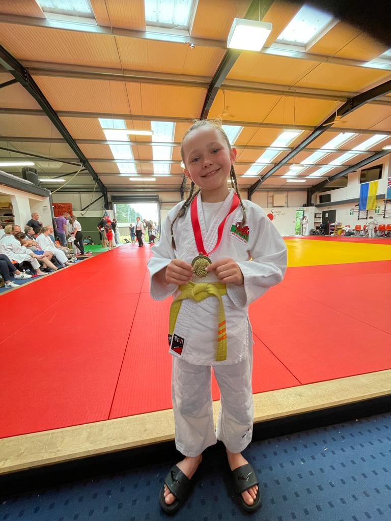 Griffit17Nadine's tweet photo. Super proud of Frankie today, going solo today for Maesteg Judokwai 🥋 At Samurai  judo club, Kidderminster and she didn’t disappoint  3 fights and 3 wins 🥇  ❤️ 🖤
Massive thanks to Irfon Judo Club Richard &amp; Wyn for stepping in as coach! https://t.co/mdFaDHdmLv