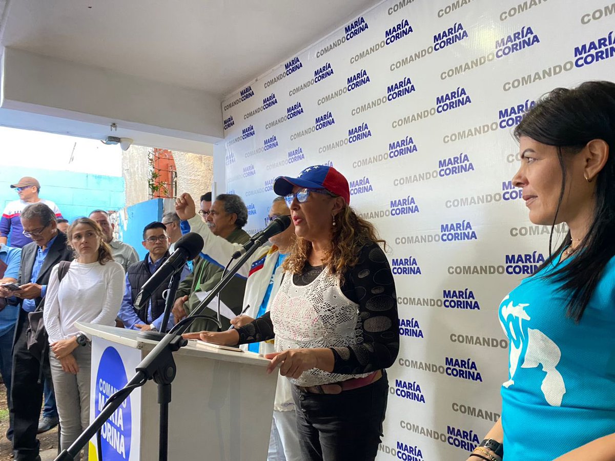 Josefina Guerra (Asoc. Jubilados Miranda): "Represento a la mujer educadora  y vengo a ti como próxima Presidente de Venezuela porque confiamos en que contigo se hará justicia y seremos tratados como ciudadanos. Tenemos derecho a ser felices y contigo Venezuela lo volverá a ser".