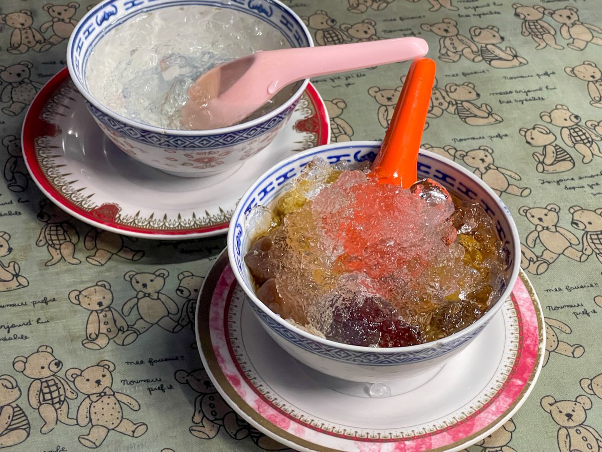 gin100_Official's tweet photo. —— 🍧 ร้านรังนกไทย ช้างม่อย เจ้าเก่าจากตลาดอนุสารไนท์บาซ่า แต่ย้ายมาตรงนี้ได้หลายปีแล้ว มีรังนก แปะก๊วยและเต้าทึง ทรงเครื่องทั้งร้อน-เย็น ธรรมดา-ใส่นม เริ่มต้นชาม 30.- เปิดเย็น ปิด 5 ทุ่ม #อร่อยเชียงใหม่ https://t.co/4F8tEs943F