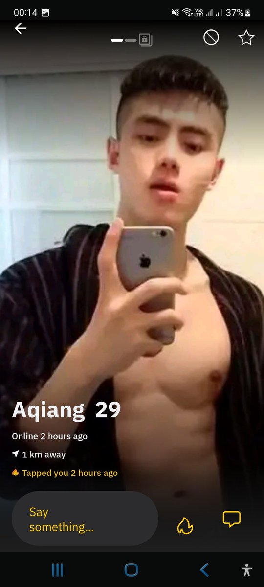 rezipping2's tweet photo. Me: Where are you?
He: (sent location)
Me: You're at the Istana?

Yet another idiot (but amusing) Chinese scammer who couldn't even be bothered to fake his GPS properly, and was stupid enough to send his location to me. https://t.co/IlasUQ4xLI