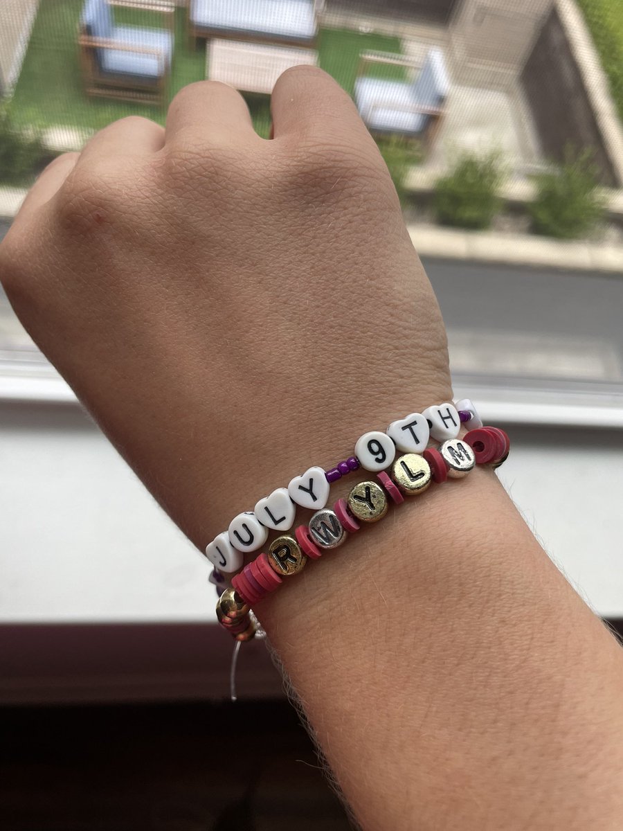 Ashleyneedham22's tweet photo. manifesting tonight’s surprise songs @taylorswift13 @taylornation13 https://t.co/iWQ25dbVoV