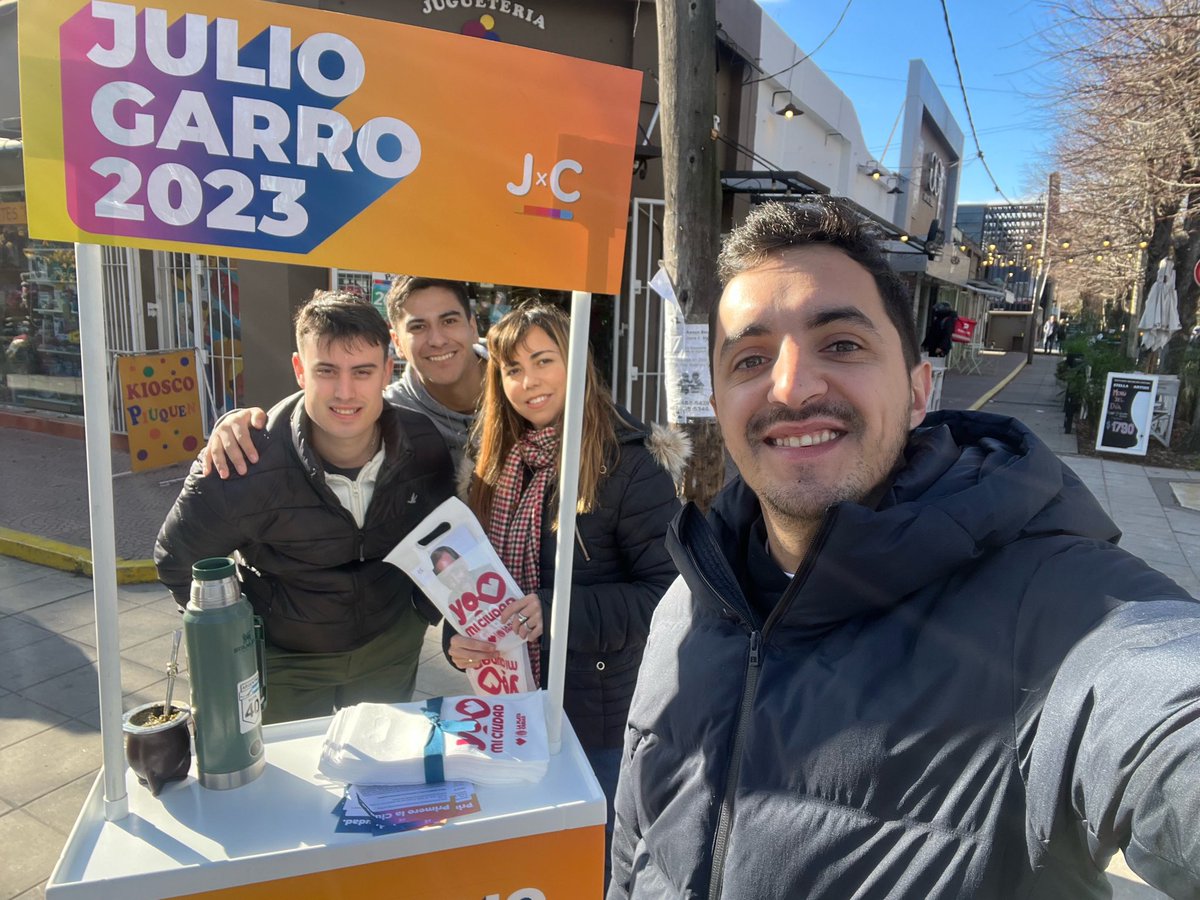 Fedevicu's tweet photo. Militando con más fuerza que nunca para que las transformaciones en La Plata sigan adelante 💪🏼💛 #PrimeroLaCiudad #JulioGarro2023 

@JulioGarro 
@chubyleguizamon https://t.co/f3y81XIS4r