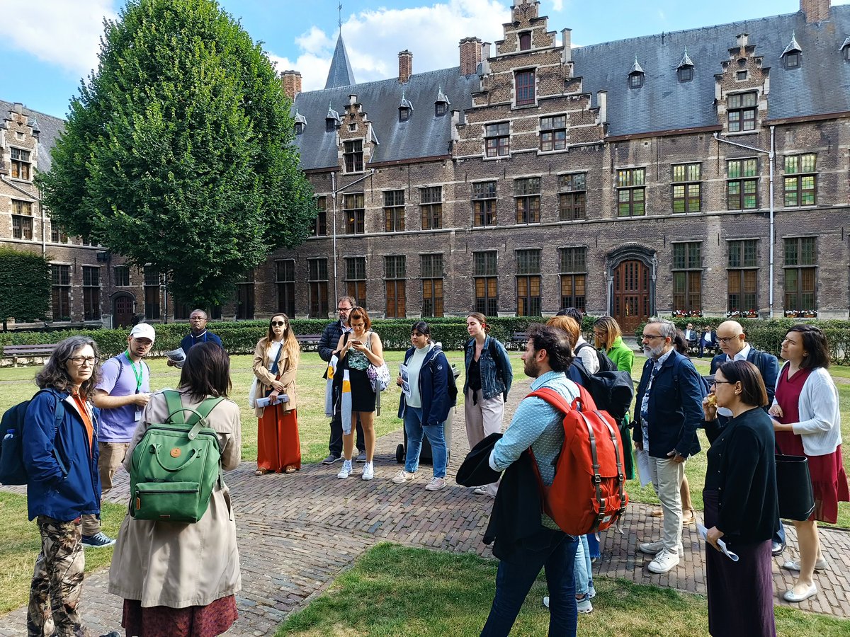 Rocío Ortuño (@escartxa) on Twitter photo Antwerp has also given us some sunny days that we have enjoyed walking around and getting to know more about the colonial past of the university, in relation to the topics discussed in the classroom, guided by <a href="/emilio_vivo/">Emilio Pedro Vivo Capdevila</a> <a href="/study_aswu/">Antwerp Summer & Winter University</a> <a href="/DigiPhiLit/">DigiPhiLit</a> #decolonize @UAntwerpenFLW Antwerp has also given us some sunny days that we have enjoyed walking around and getting to know more about the colonial past of the university, in relation to the topics discussed in the classroom, guided by <a href="/emilio_vivo/">Emilio Pedro Vivo Capdevila</a> <a href="/study_aswu/">Antwerp Summer & Winter University</a> <a href="/DigiPhiLit/">DigiPhiLit</a> #decolonize @UAntwerpenFLW