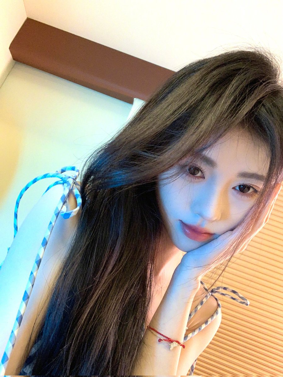 还是鞠妈的自拍更顶更会榨🤤 https://t.co/lAXjhHsDSH