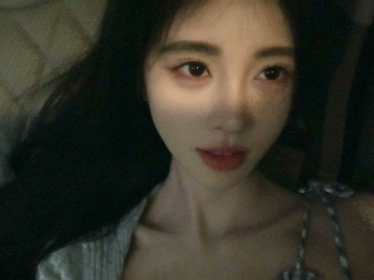 还是鞠妈的自拍更顶更会榨🤤 https://t.co/lAXjhHsDSH
