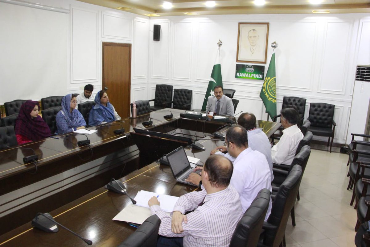 CommissionerRwp's tweet photo. کمشنر افس راولپنڈی میں محکمہ صحت کی طرف سے منعقدہ اجلاس

کمشنر راولپنڈی ڈویثرن لیاقت علی چٹھہ کی صدارت

ضلع راولپنڈی میں ہیپیٹائٹس فری پروگرام لانچ کیا جا رہا ہے۔

اس فری پروگرام کے پائلٹ فیز۔ون میں راولپنڈی سٹی کی UC-10 کی آبادی کو ہدف بنایا جاۓ گا۔
@GovtofPunjabPK 
@CS_Punjab https://t.co/p41sTUsqFg