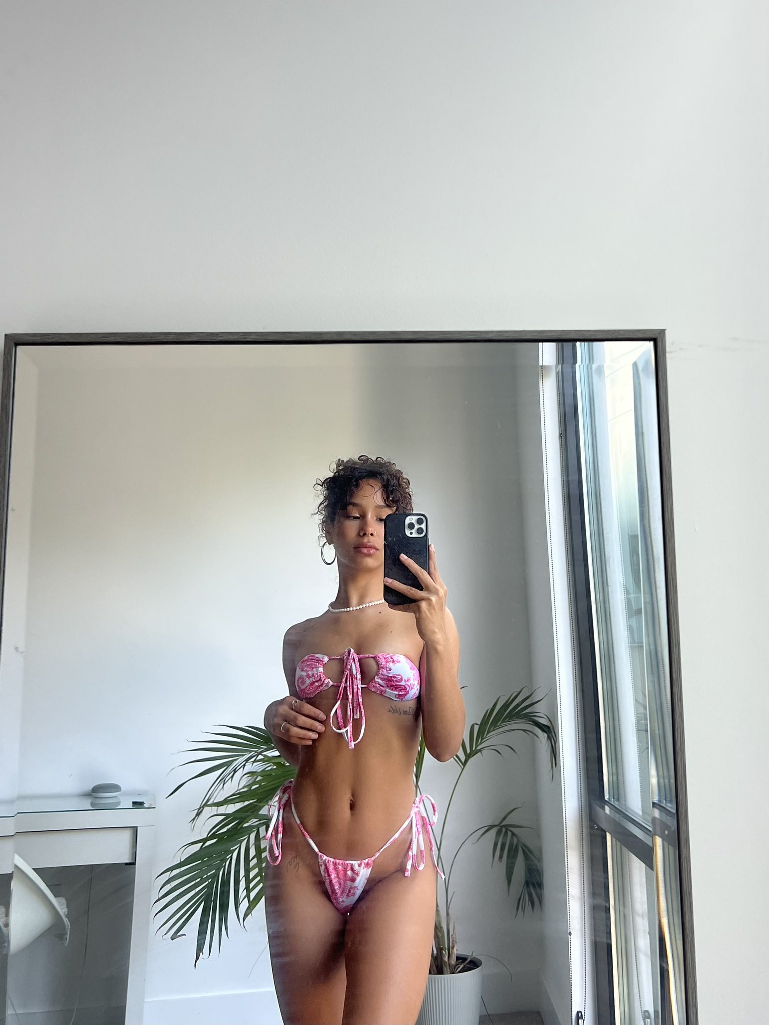 QueenMilian on Twitter: "Pool time 😋 https://t.co/gschiWeXj7" / Twitter
