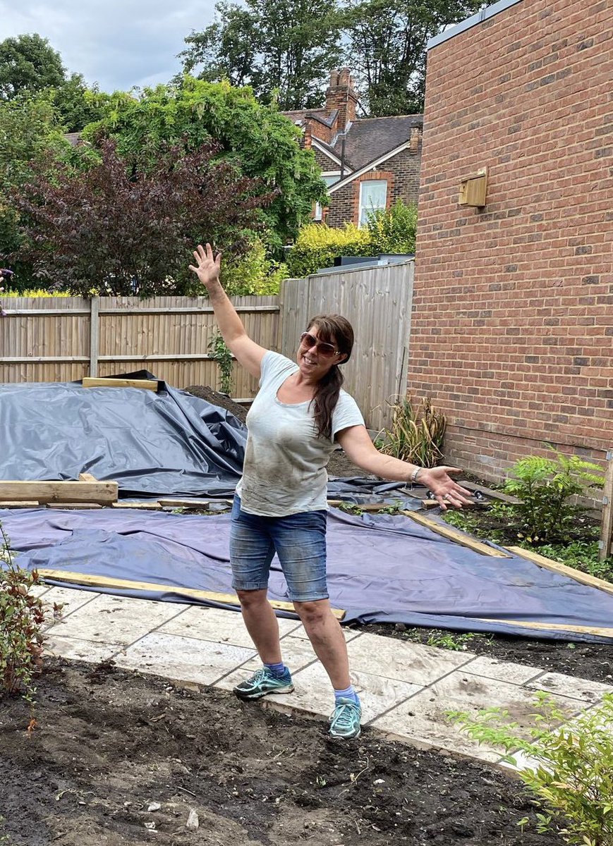 WendyAnnAger's tweet image. Another muddy day down at The Hive, community garden coming along massively now the hard landscaping g has been completed. New volunteers too, from Purley &amp;amp; Ukraine 😀 ages 3 to 74 working together
