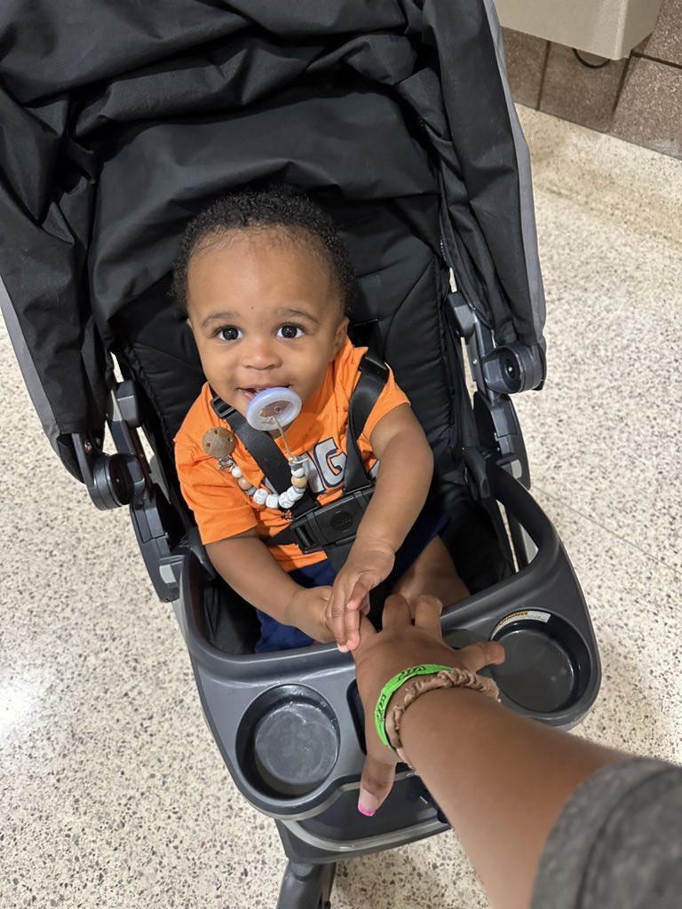 KendraCoach's tweet photo. Day 3️⃣ at the Run 4 the roses. My sidekick is holding on strong! Finding those future Lady Jackets! 🐝🏀
#StingEm https://t.co/cN9mGtHwTR