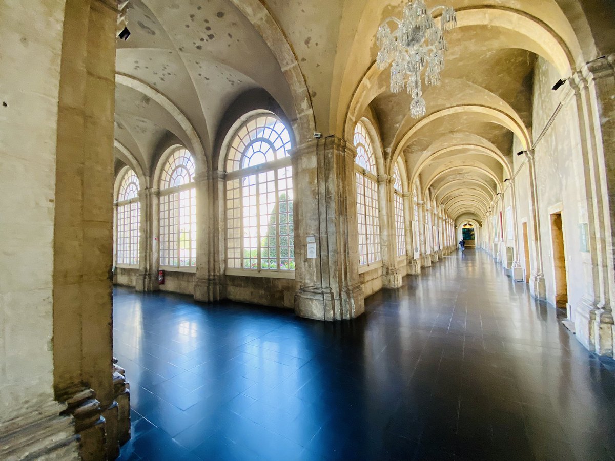 EmmanuelPierrat's tweet image. Une halte de fraîcheur et de calme dans la splendide Abbaye des Prémontrés de Pont-à-Mousson, en Lorraine, bâtie a compter de 1705 et où j'ai le bonheur de dormir ce soir au bord de la Moselle.

#abbayedesprémontrés #abbaye #lorraine
#pontàmousson #architecture #art #artreligieux