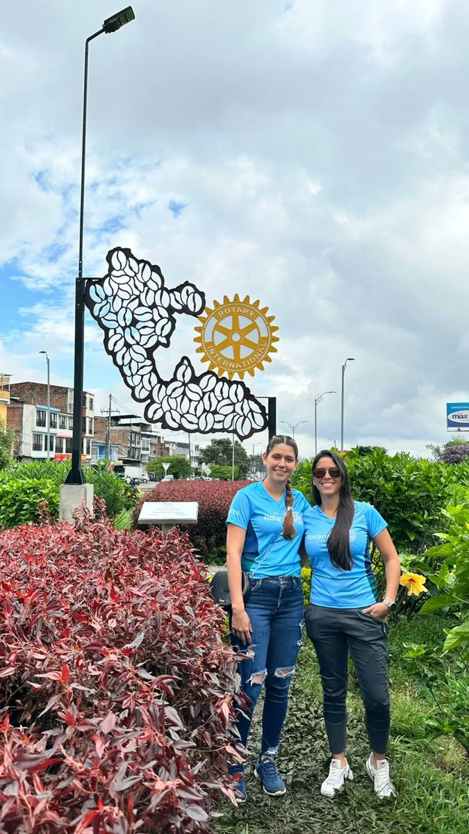 AhoraSiEstoy's tweet photo. Hoy no es un día cualquiera, hoy es un día donde @Rotary sigue dejando huella 🫶🏻🩵⚙️
Inauguración monumento Rotary, glorieta Villa del Campo.
@RotaractPereira
#rotaractpower #rotary #Risaralda https://t.co/MwjF09RkI0