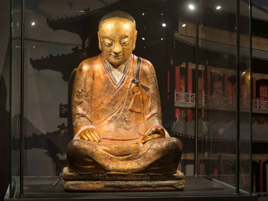 rarestorees's tweet photo. This ancient gold-plated statue.

It looked like a wonderful piece of art until it was taken for further examination. CT scan showed that it wasn’t just a piece of artwork , it was a human mummy.

In the past, some Japanese monks practiced what they called sokushinbutsu. They basically sat in a lotus position, ate slightly plant-based food until their bodies become weak and die. It was the mummification of oneself.

The amazing “artwork” was one of those devoted Buddhist whose followers turned into a demigod.