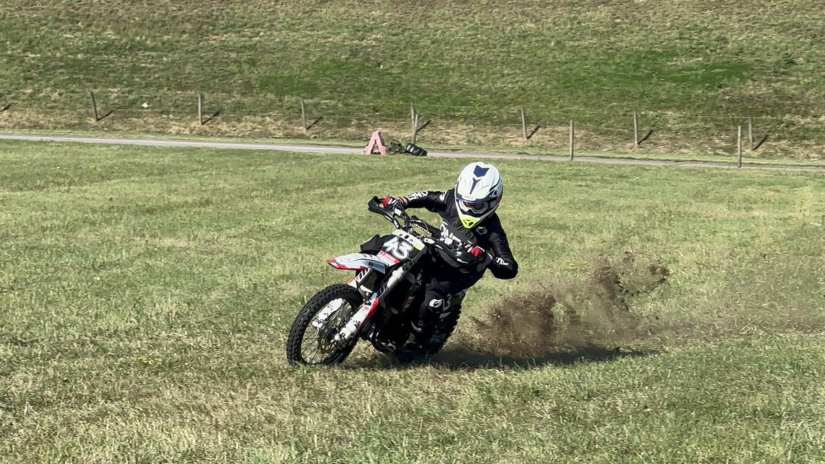 RDHRacing's tweet photo. Some pics on my husky 🙂🏍️👍 https://t.co/4n7zBmeALp