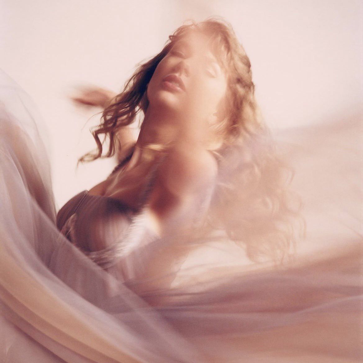 PopBase's tweet photo. ‘Speak Now’ (Taylor's Version) is projected to debut at #1 with 650-700k units sold on the Billboard 200 (via HITSDD). https://t.co/8ilRv9A7oC