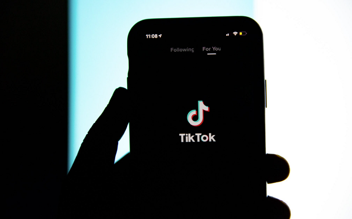 TechGeneration9's tweet photo. TikTok è diventata una delle app multimediali più popolari per la condivisione di brevi video online. L'algoritmo di TikTok considera diversi fattori per determinare quale tipo di video dovrebbe apparire sul tuo "Per te” feed e cosa non dovrebbe.

https://t.co/qseiNKMa92 https://t.co/vDvsVJ1CxB
