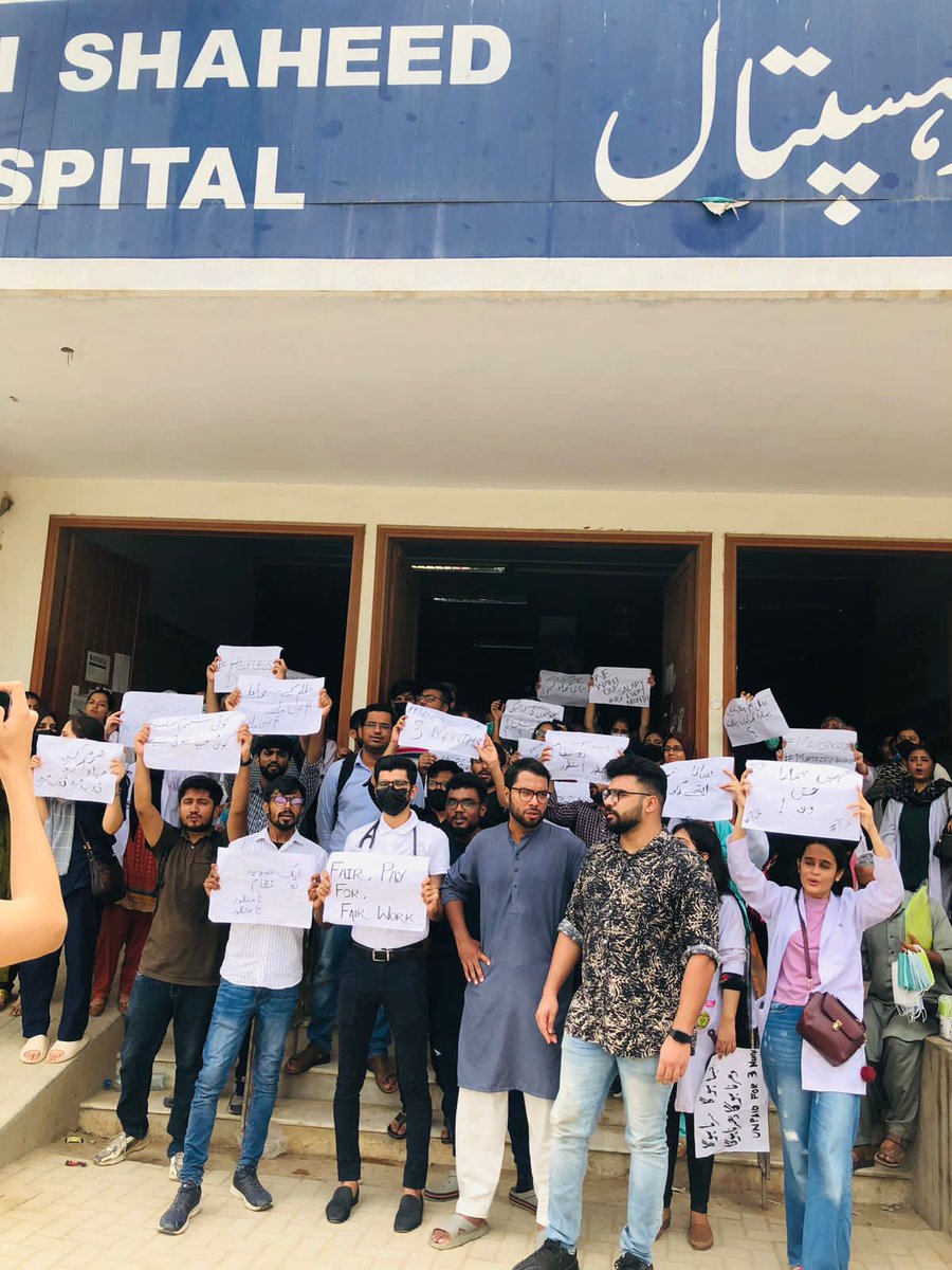waramalik's tweet photo. Over worked, underpaid, Always forgotten.

#unpaidfor3months #ASHUnpaidDoctors #MurtazaWahab #payoursalary #MayorKarachi  #PaidHouseJob #karachi #KMC #AbbasiShaheedHospital 
@murtazawahab1
@BBhuttoZardari 
@KamranTessoriPk https://t.co/WKQkLdDpaG